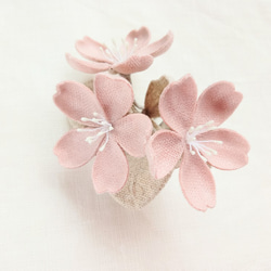 コットンリネンのミニコサージュ＊桜6.8cm（シェルピンク/ベージュ） 2枚目の画像