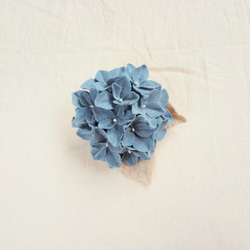 リネンのミニコサージュ＊紫陽花5.0cm（くすんだブルー/亜麻色） 3枚目の画像