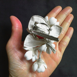 Ｍ様オーダー品：リネンのコサージュ＊桜8.0cm（オフホワイト/グレージュ） 4枚目の画像