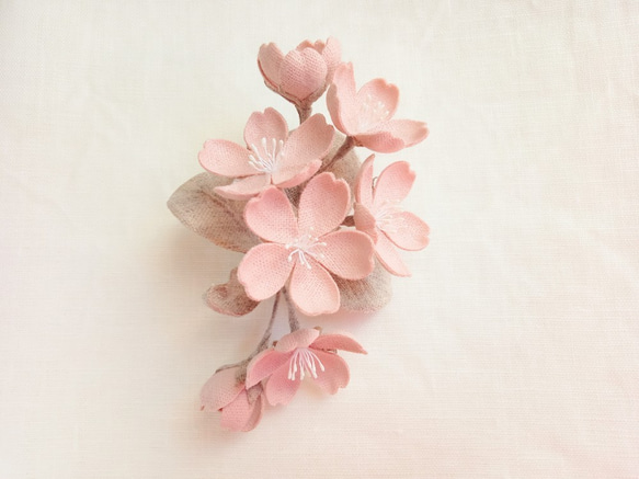 コットンリネンのコサージュ＊桜10.5cm（シェルピンク/亜麻色） 3枚目の画像