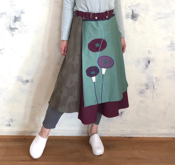 SALE❣️着るオブジェのスカート(紫の花は幸せを呼ぶ) 2枚目の画像