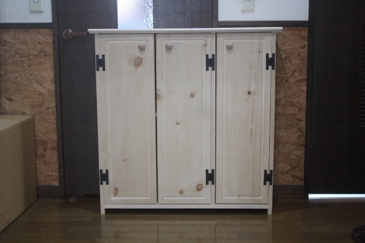 大人気・3ドアキャビネット　オーダーＯＫ