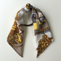 とろみが上品なスカーフのヘアゴム ツイリー サテン地 1枚目の画像