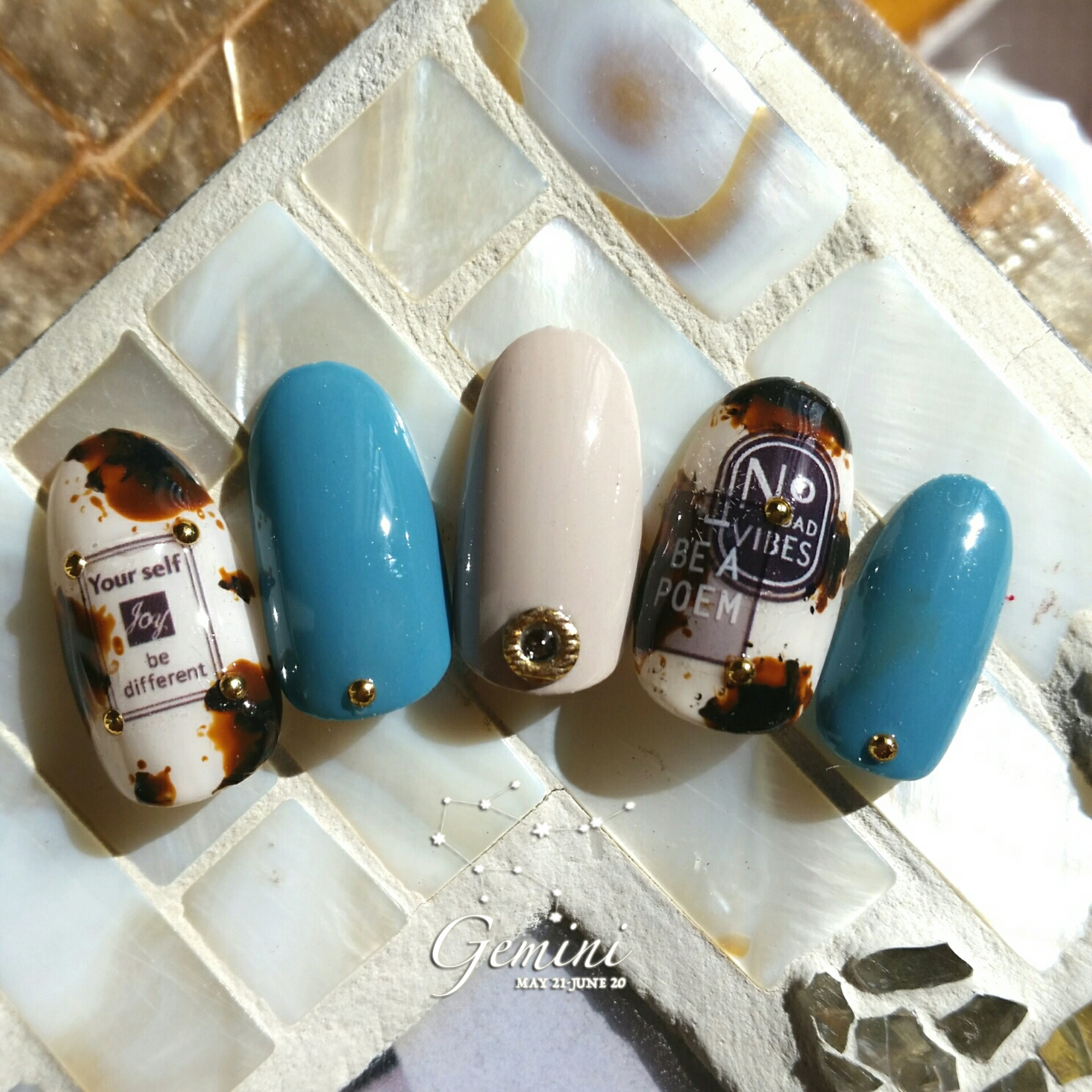 ネイルチップセット 多様デザイン　訳あり ネイルチップセット 多様なデザイン - メルカリ