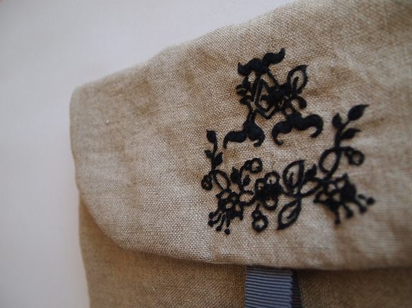 linen pouch - embroidery 2枚目の画像