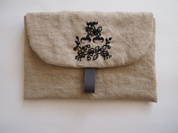 linen pouch - embroidery 4枚目の画像
