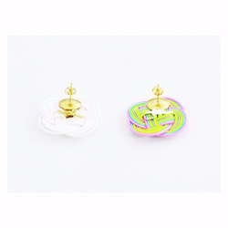 クローバーと花のピアス -Pink×White-　■イヤリング可■ 4枚目の画像