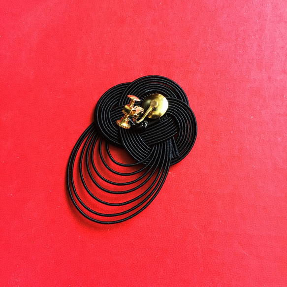 菜の花結びの片耳イヤリング -Black-　■ピアス可■ 3枚目の画像