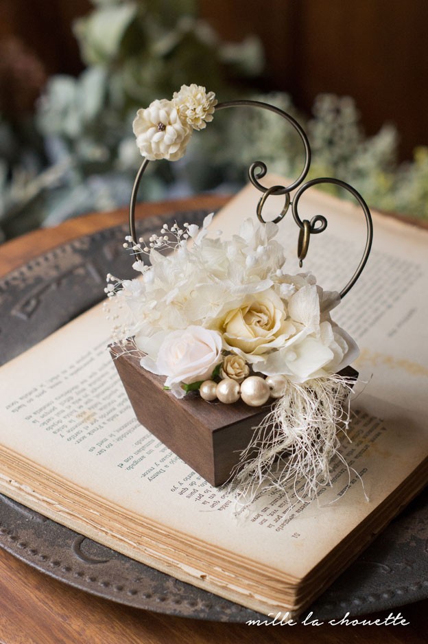 【ゼクシィ掲載】あじさいホワイトコットンパール プチリングピロー