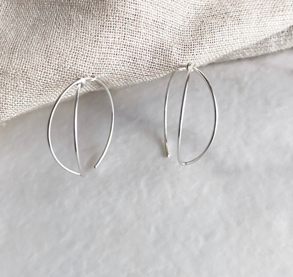 silver filled  leaf hoop フープピアス 1枚目の画像