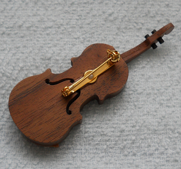 バイオリンのブローチ（ウォールナット材） 5枚目の画像