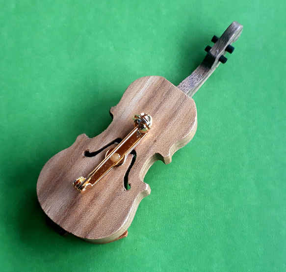 バイオリンのブローチ（楡材）※中間色で一番人気があります！ 4枚目の画像