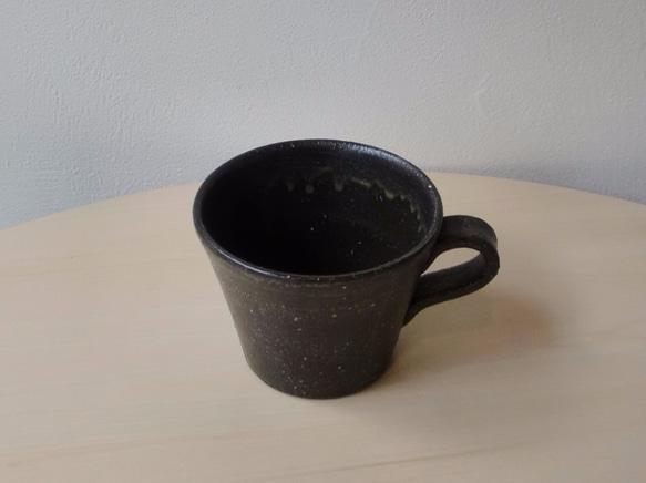 黒いマグカップ 3枚目の画像