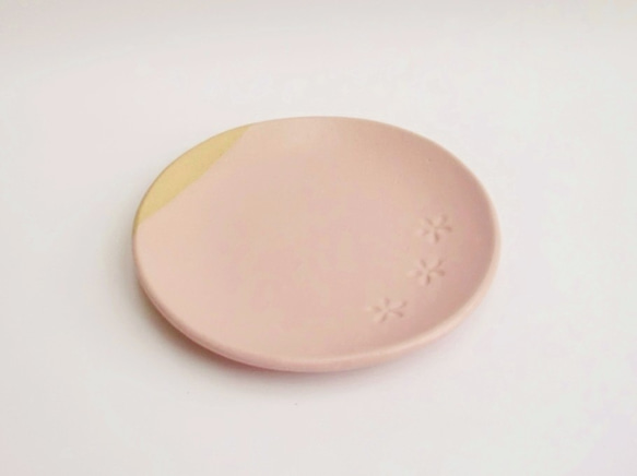 小花のタタラ皿（桜色） 2枚目の画像