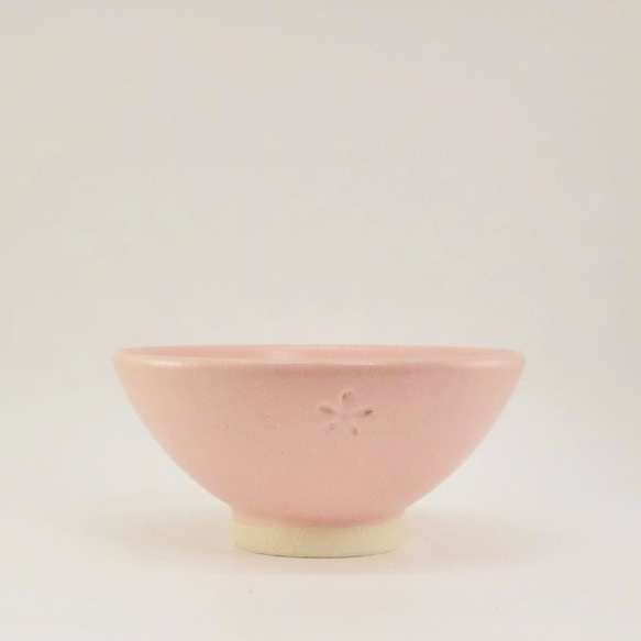 小花の小さめご飯茶碗（桜色） 2枚目の画像