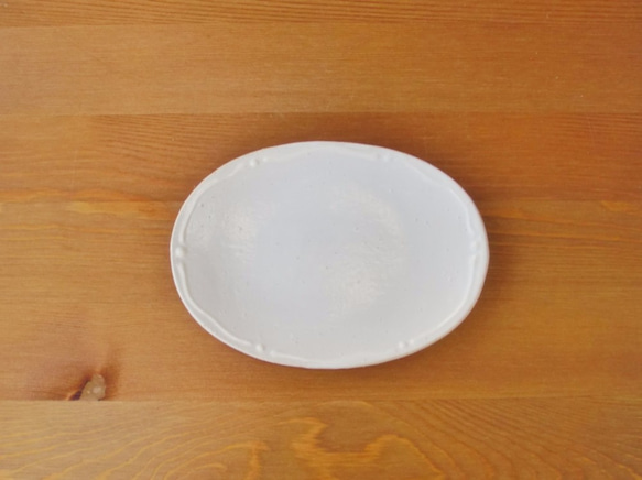 オーバルな白い皿（小） 1枚目の画像