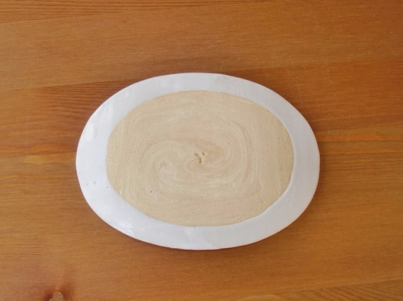オーバルな白い皿（小） 3枚目の画像