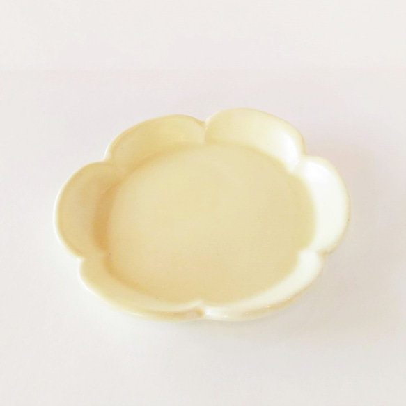 花形の小皿（ライトイエロー） 2枚目の画像