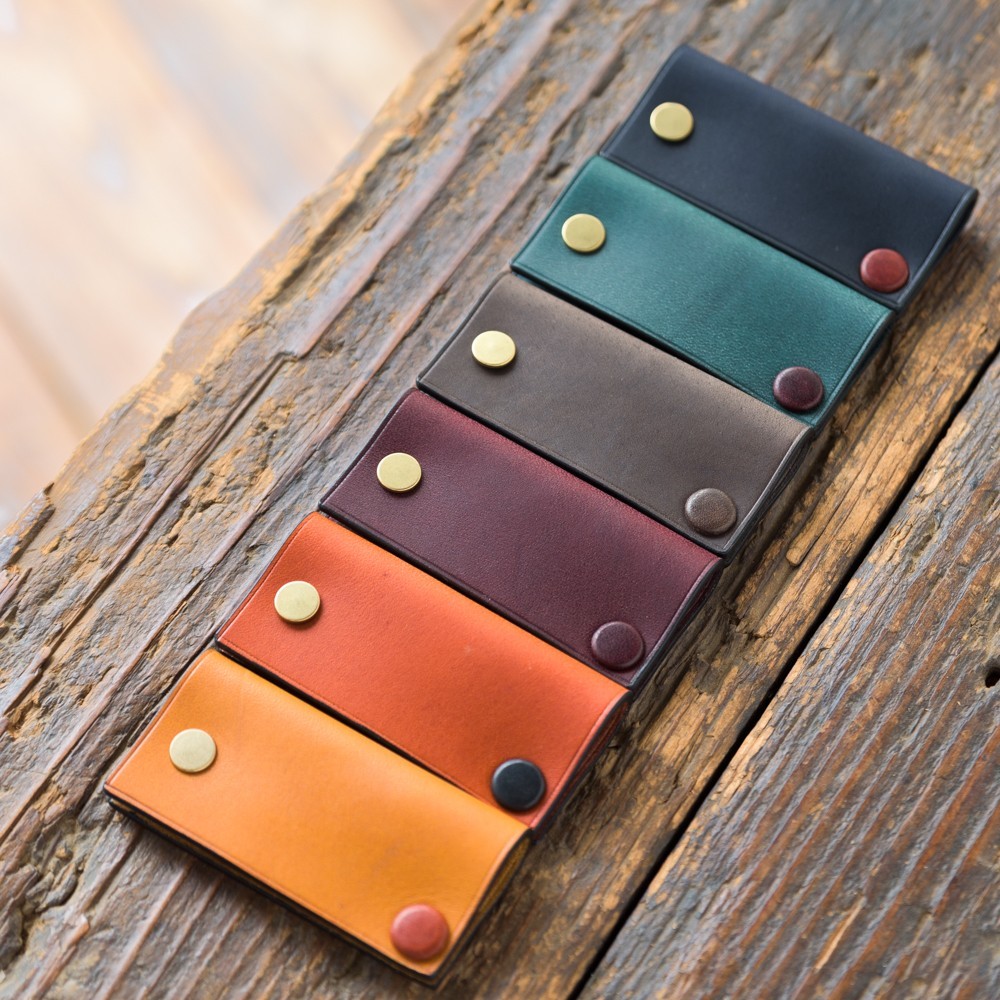 ”THE キーホルダー“　お好きな色の組み合わせで製作いたします。イタリアンレザーのミニマムキーケース