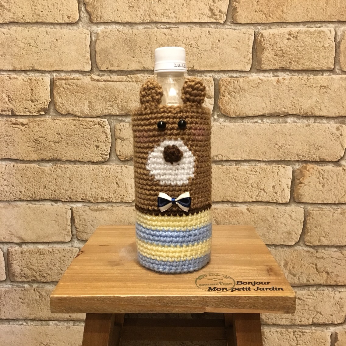 ペットボトルカバー　ミニ　くまちゃんとプレゼント　本革持ち手　ハンドメイド ハンドメイド ペットボトルカバー くま柄｜Yahoo!フリマ（旧