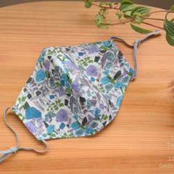 リバティ×リネン　快適な立体夏マスク　大きなフィルターポケット＆ノーズワイヤー　Confetti Flowers 1枚目の画像