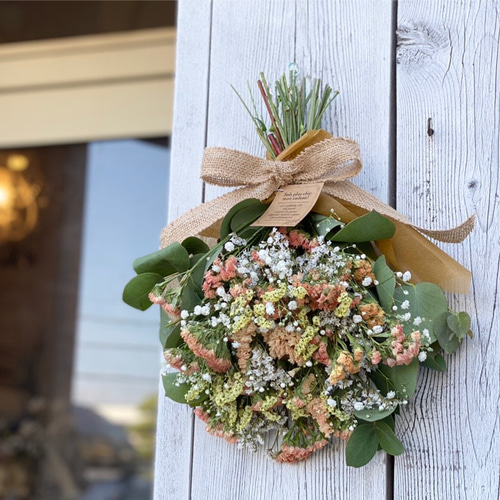 ○売却済○ 桜色のスターチスとユーカリの小さめスワッグ(約26cm)