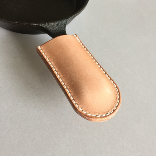 本革製スキレットハンドルカバー（ヌメ革無垢＆白糸） 鍋つかみ MS