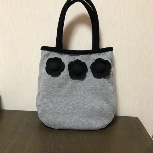 黒ときなりのあんぱん柄 バルーンバッグ トートバッグ Anzu-m