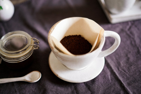 陶器のコーヒードリッパー ２-４杯用　/ Ceramic Coffee Dripper for 2-4 cups 4枚目の画像