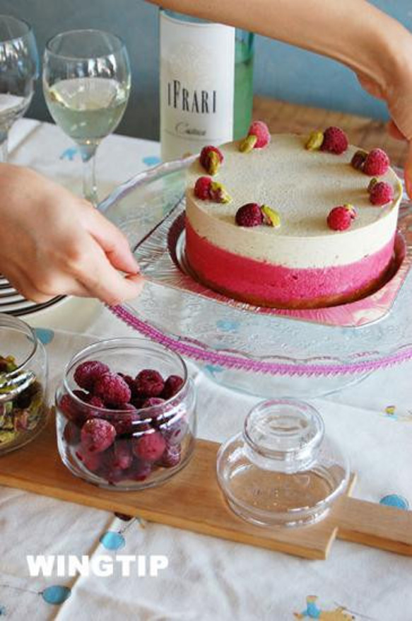 ピスタチオ×モレロチェリーのジェラートアイスケーキ 1枚目の画像