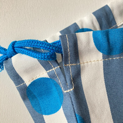 【sale10％オフ】巾着袋（中）ストライプ×ドット柄　ブルーグレー×ブルー 2枚目の画像