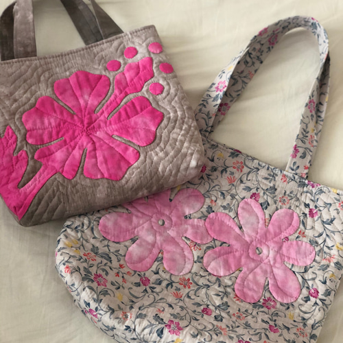 ハワイアンキルトバッグ　ハイビスカス Hawaiianquiltハワイアンキルトバッグ ハイビスカス柄スクエアー