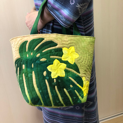 ハンドメイド・モンステラ・プルメリア・ハワイアンキルトバッグ Amazon.co.jp: キャシー中島さんのモンステラにプルメリア