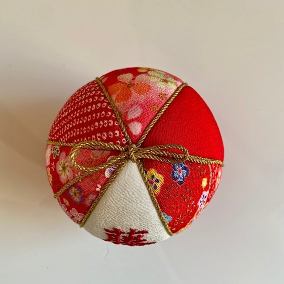 刺繍　手鞠　真紅　金文字　名入れオーダー　名入れ 2枚目の画像