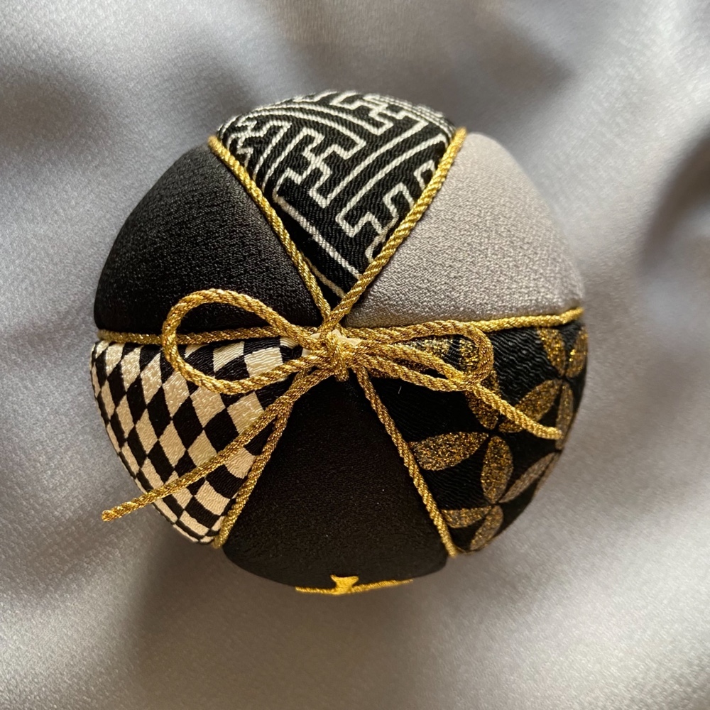 刺繍　手鞠　黒　名入れオーダー　名入れ