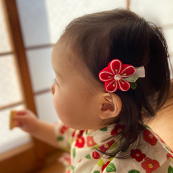 つまみ細工・ヘアクリップ 小梅 赤 1枚目の画像