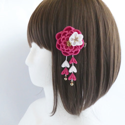 つまみ細工 ビビッドピンク×白 ヘアクリップ 1枚目の画像