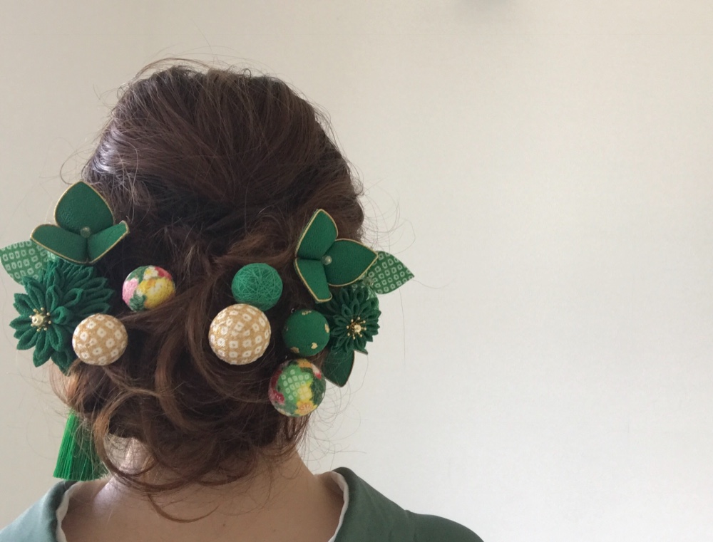 つまみ細工とミニ鞠のかんざしセット 緑