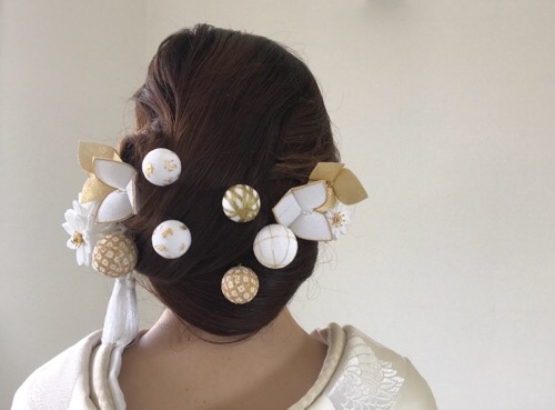 つまみ細工とミニ鞠のかんざしセット 白