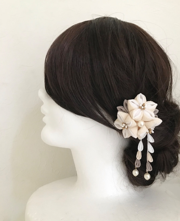 つまみ細工・3輪桔梗のヘアクリップ 1枚目の画像