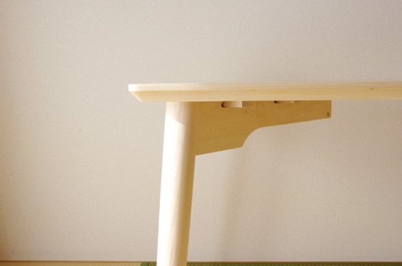 【オーダー製作】無垢メープル材の丸脚ダイニングテーブル 6枚目の画像