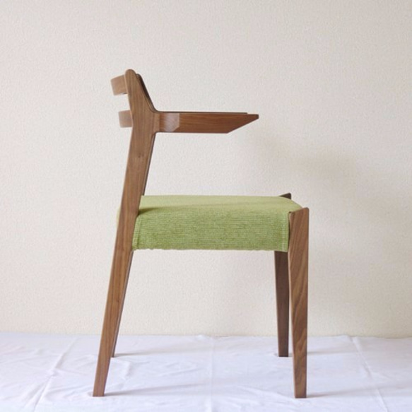 アーム椅子 1枚目の画像
