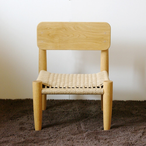 子供椅子　ハンドメイド　木の家具　キッズチェア　手編みの座面　ペーパーコード 子供椅子 ハンドメイド 木の家具 キッズチェア 手編みの座面