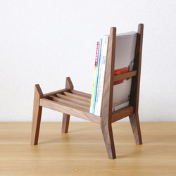 【book rest chair】マガジンラック／ 無垢材ウォールナット 1枚目の画像