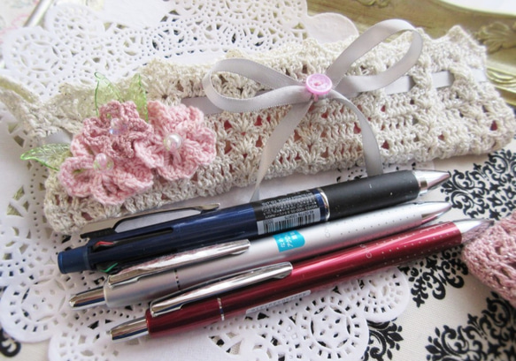 桜花びらペンケース( 白 )かぎ針編み・リボンでキュート 5枚目の画像