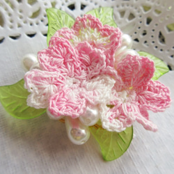 桜の花びらと雫パールのブローチ・レース編み 5枚目の画像