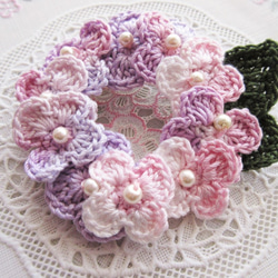 紫陽花のリースブローチ・パープルピンク・レース編み 2枚目の画像