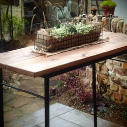 無垢杉板を使用したアイアン製テーブル 1枚目の画像