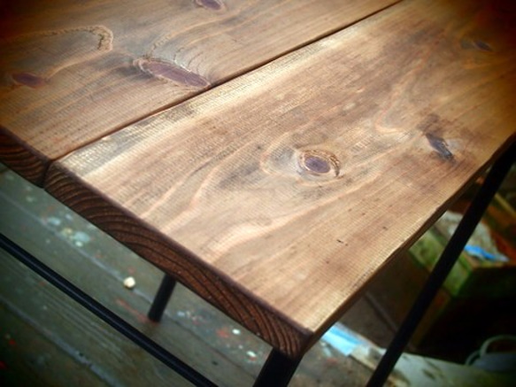 無垢杉板を使用したアイアン製テーブル 3枚目の画像