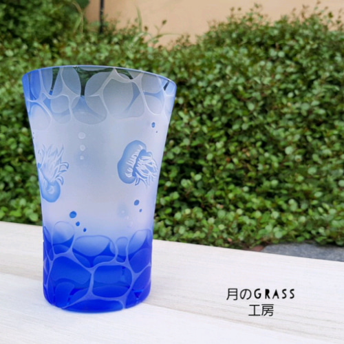 受注制作【minamo】クラゲ 爽やか 青グラス サンドブラスト彫刻 海色